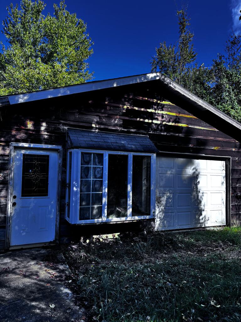 623 Brookside Drive Property Photo 7