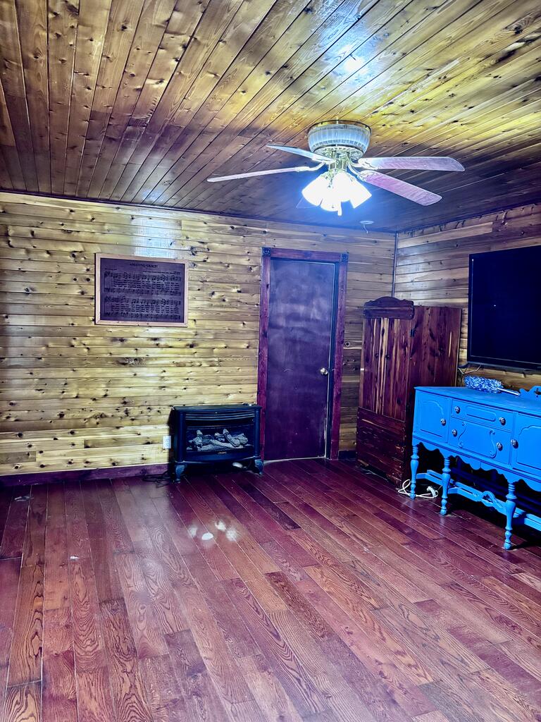 623 Brookside Drive Property Photo 14