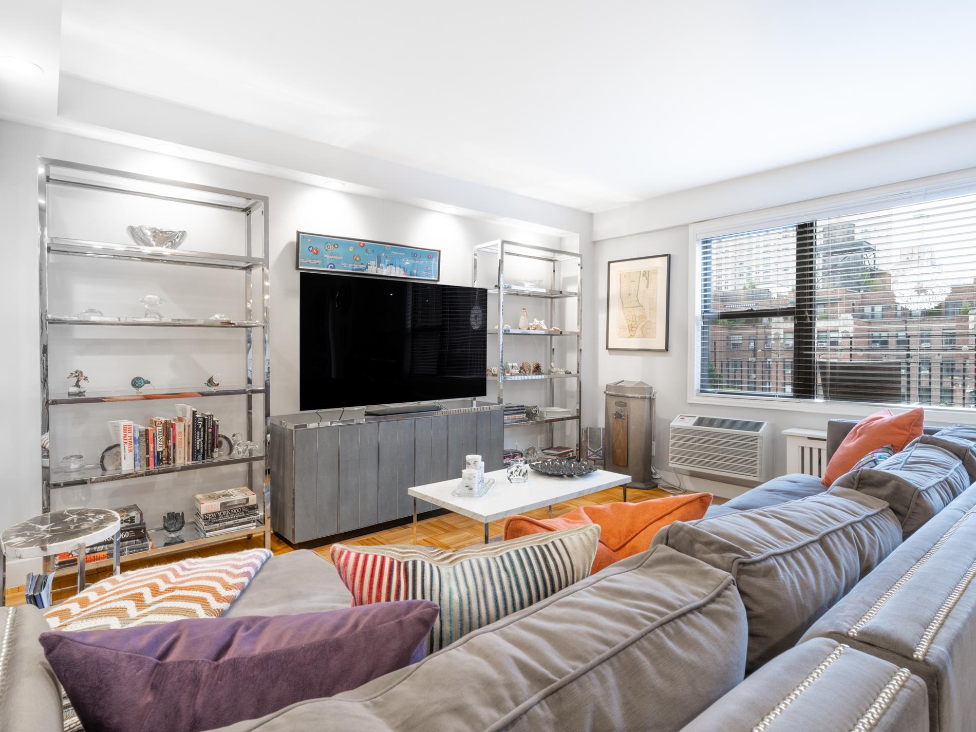 345 E 52nd Street 11-A Property Photo 1