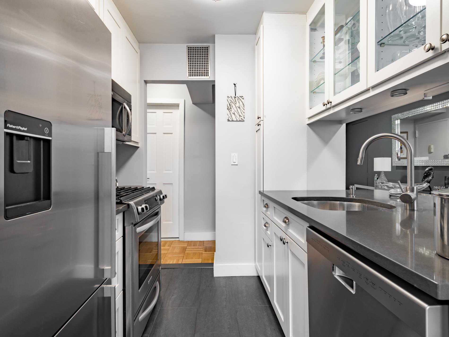 345 E 52nd Street 11-a Property Photo 5