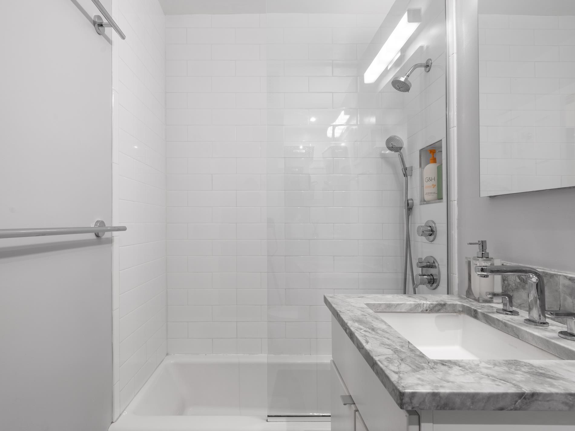 345 E 52nd Street 11-a Property Photo 9