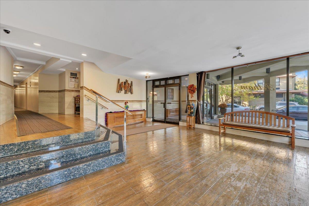 1874 Pelham Parkway S 4-r Property Photo 14