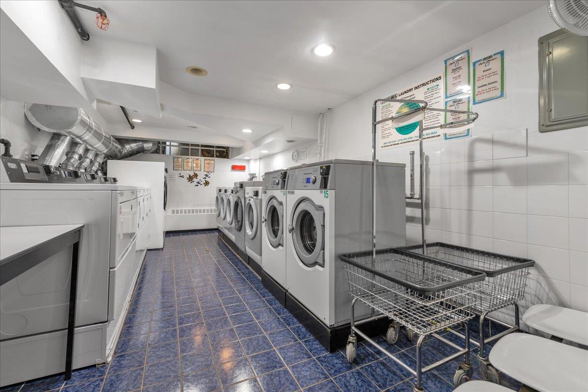 1874 Pelham Parkway S 4-r Property Photo 17