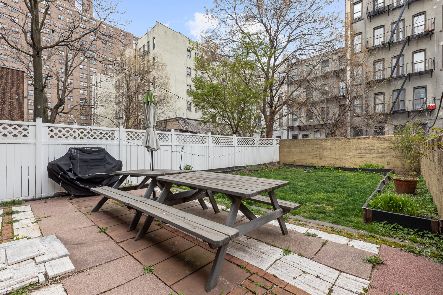 341 E 116th Street Property Photo 4