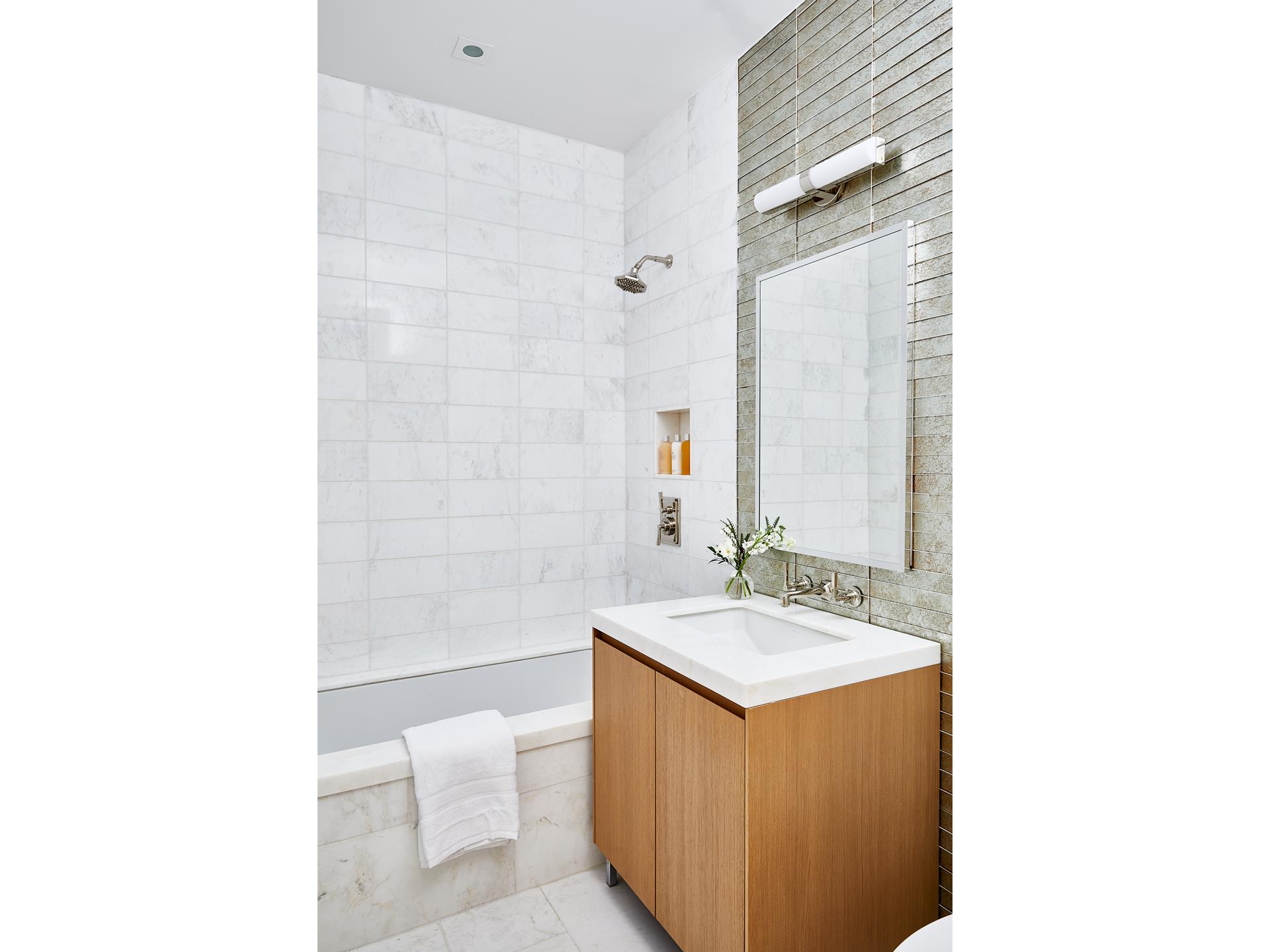 215 E 19th Street 6f Property Photo 7
