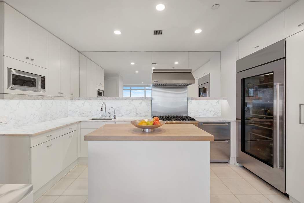 25 Columbus Circle 75ce Property Photo 13