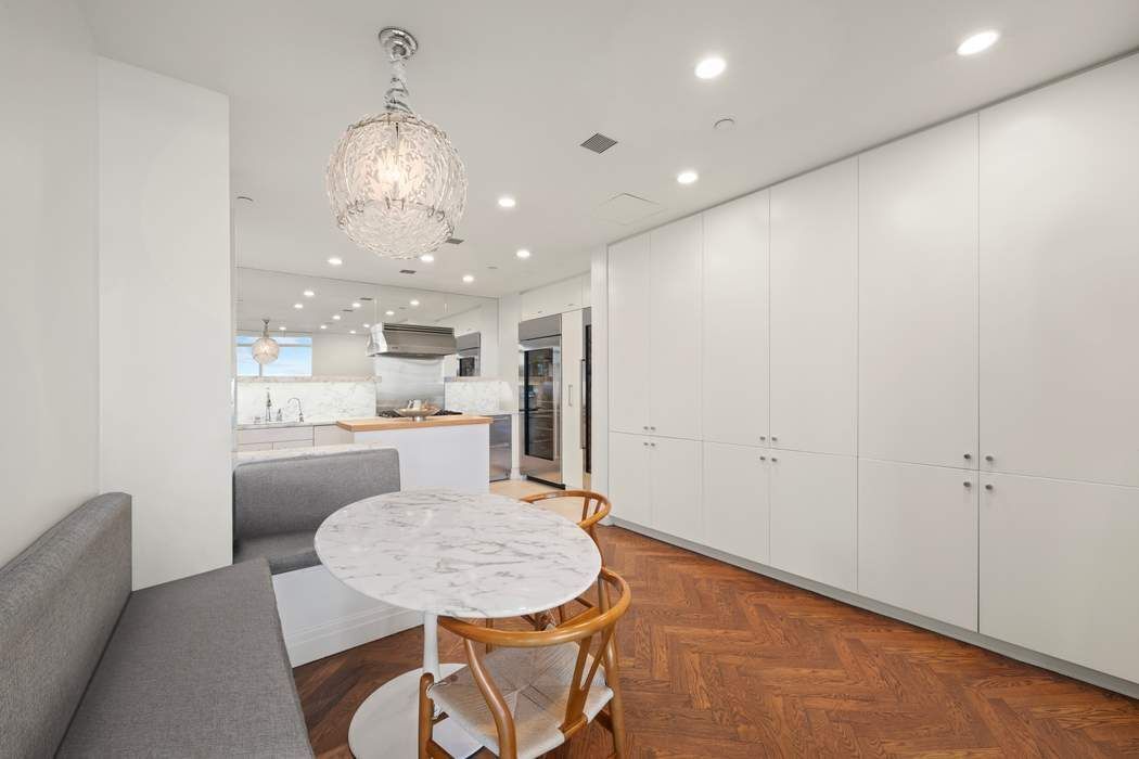 25 Columbus Circle 75ce Property Photo 14
