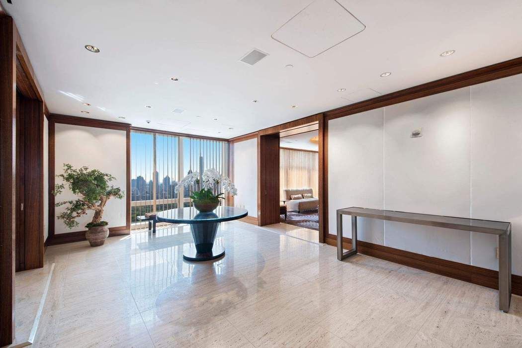 25 Columbus Circle 75ce Property Photo 23