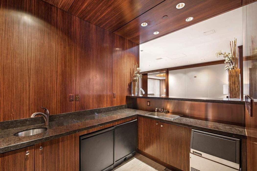 25 Columbus Circle 75ce Property Photo 28