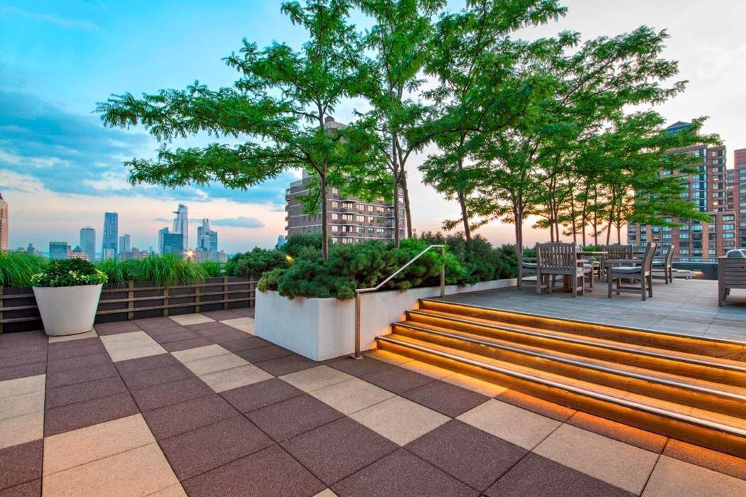 25 Columbus Circle 75ce Property Photo 33