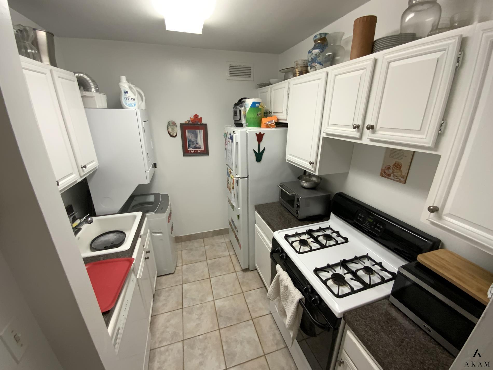 269-10 Grand Central Parkway 8x Property Photo 5