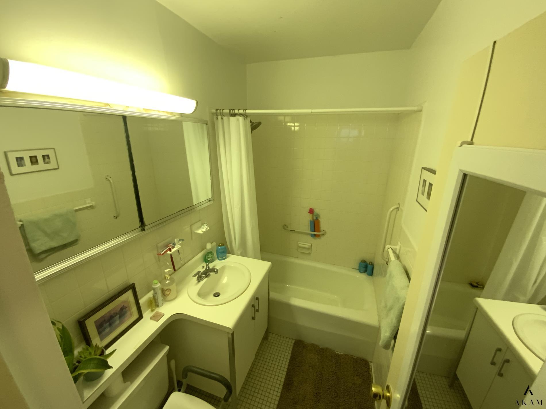 269-10 Grand Central Parkway 8x Property Photo 6
