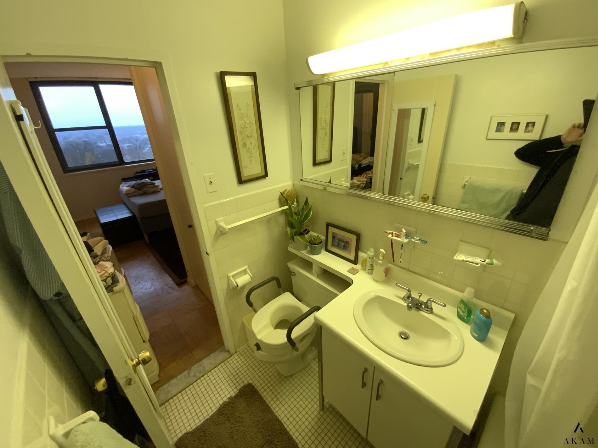 269-10 Grand Central Parkway 8x Property Photo 7