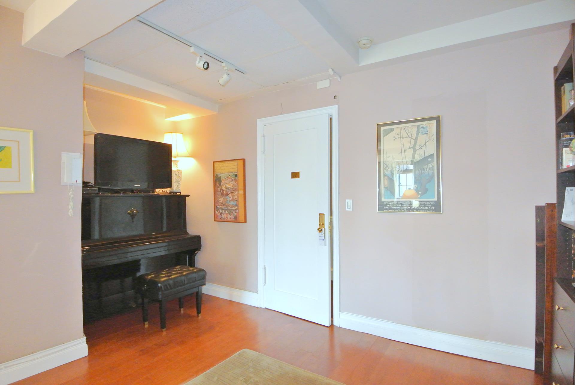 350 W 57th Street 15c Property Photo 4