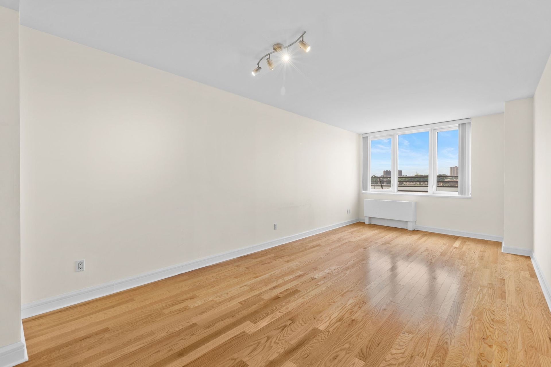 120 Riverside Boulevard 5-h Property Photo 3