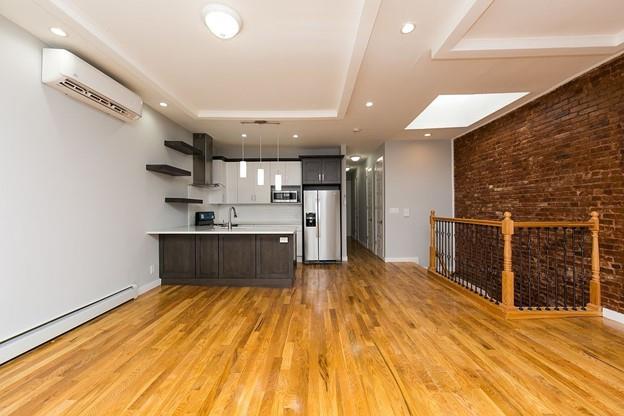 390 E 49th Street Property Photo 3
