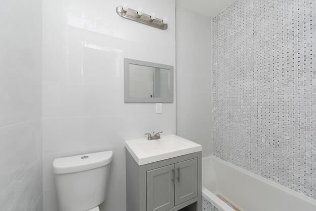 390 E 49th Street Property Photo 6