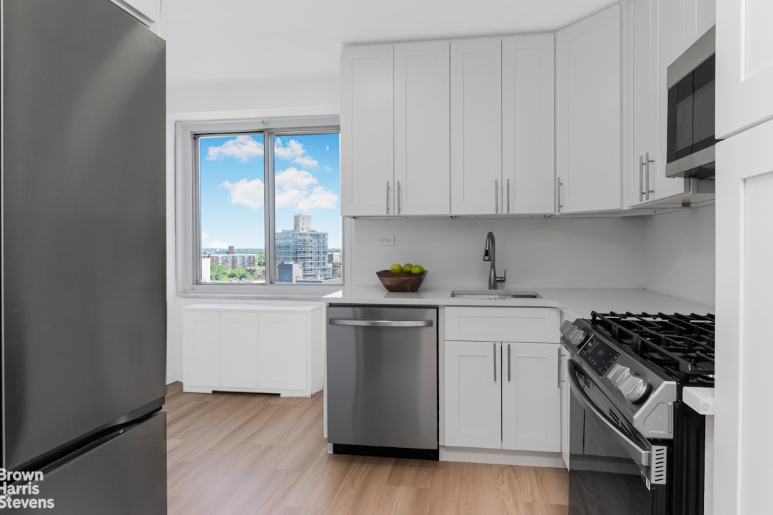 3333 HENRY HUDSON Parkway 21R Property Photo 1