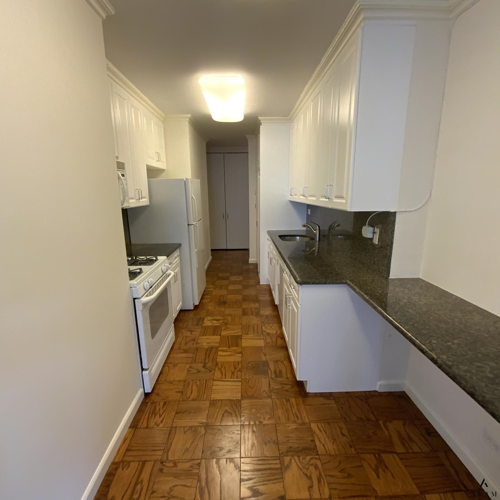 271-10 Grand Central Parkway 26g Property Photo 8
