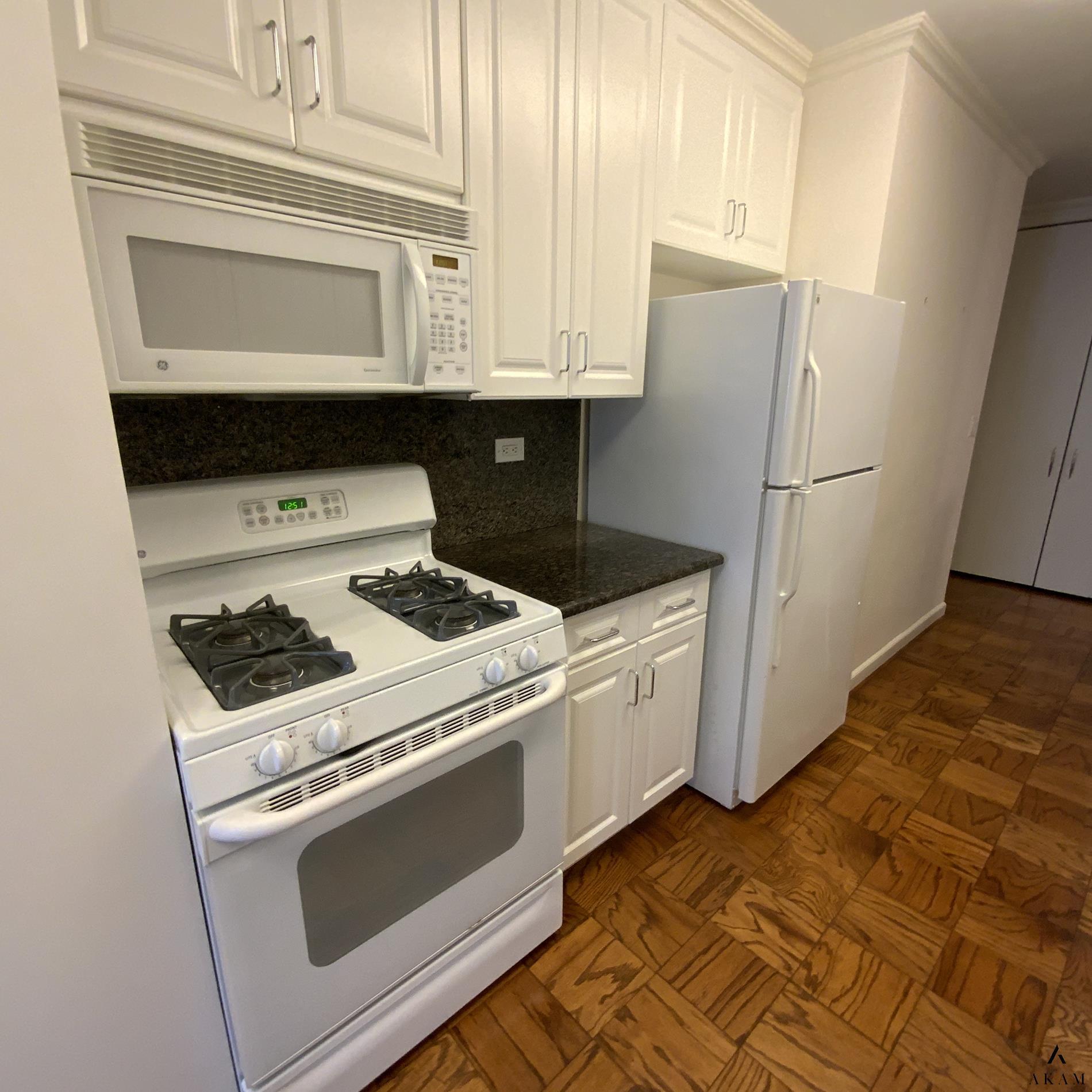 271-10 Grand Central Parkway 26g Property Photo 9