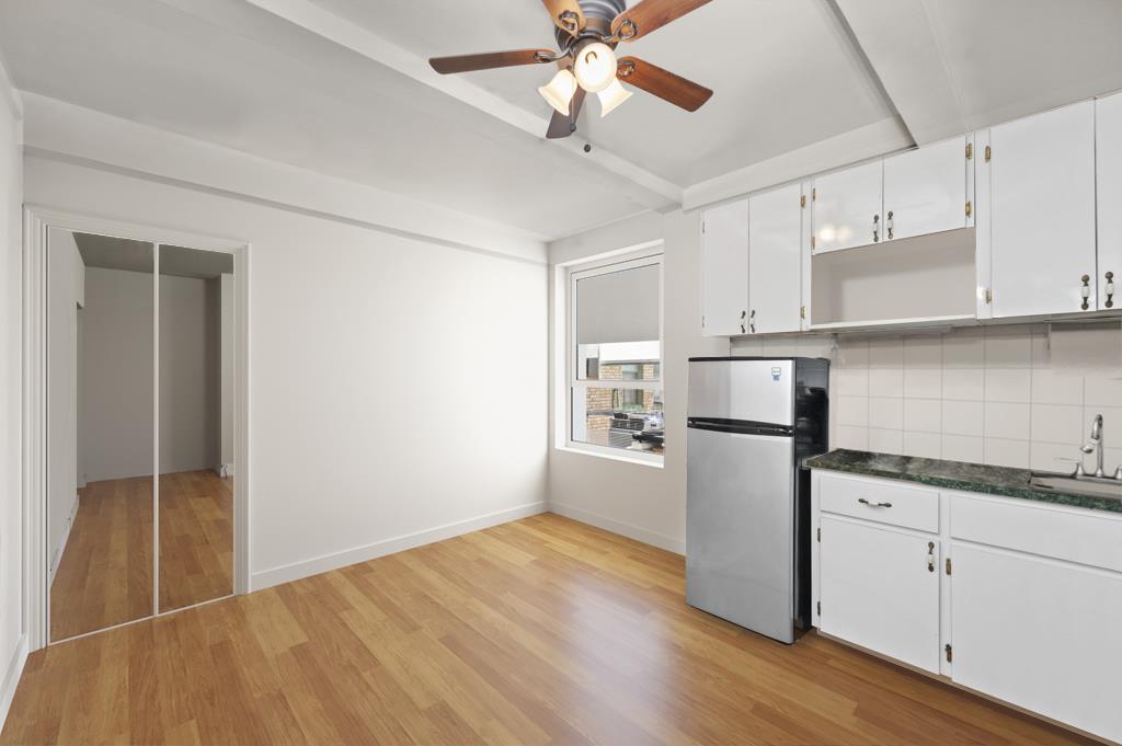 325 W 45th Street 403-a Property Photo 3