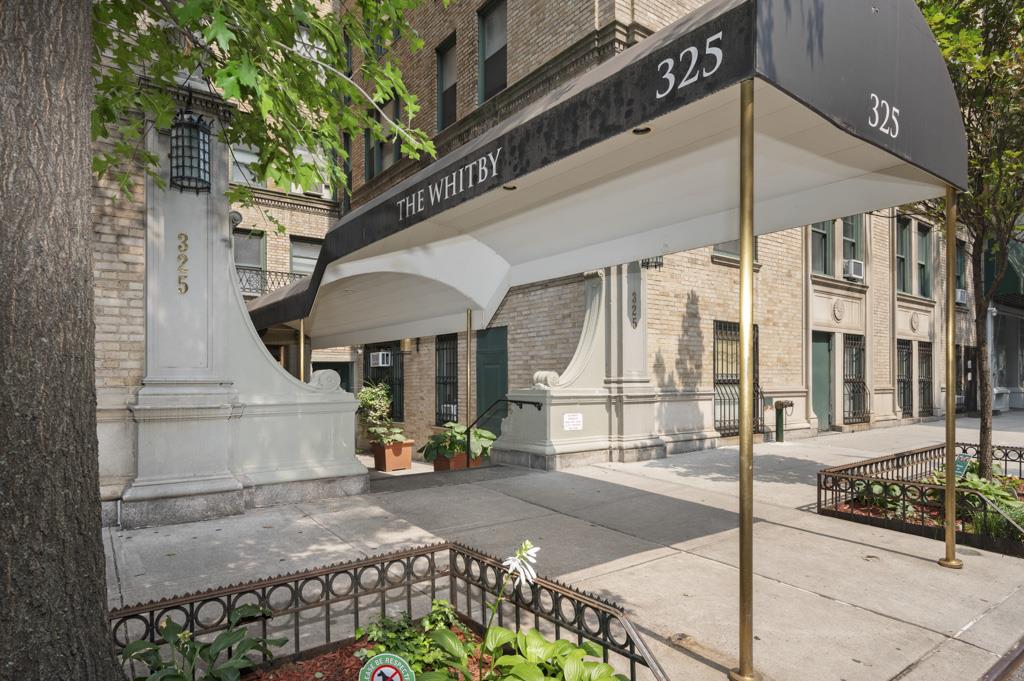 325 W 45th Street 403-a Property Photo 4
