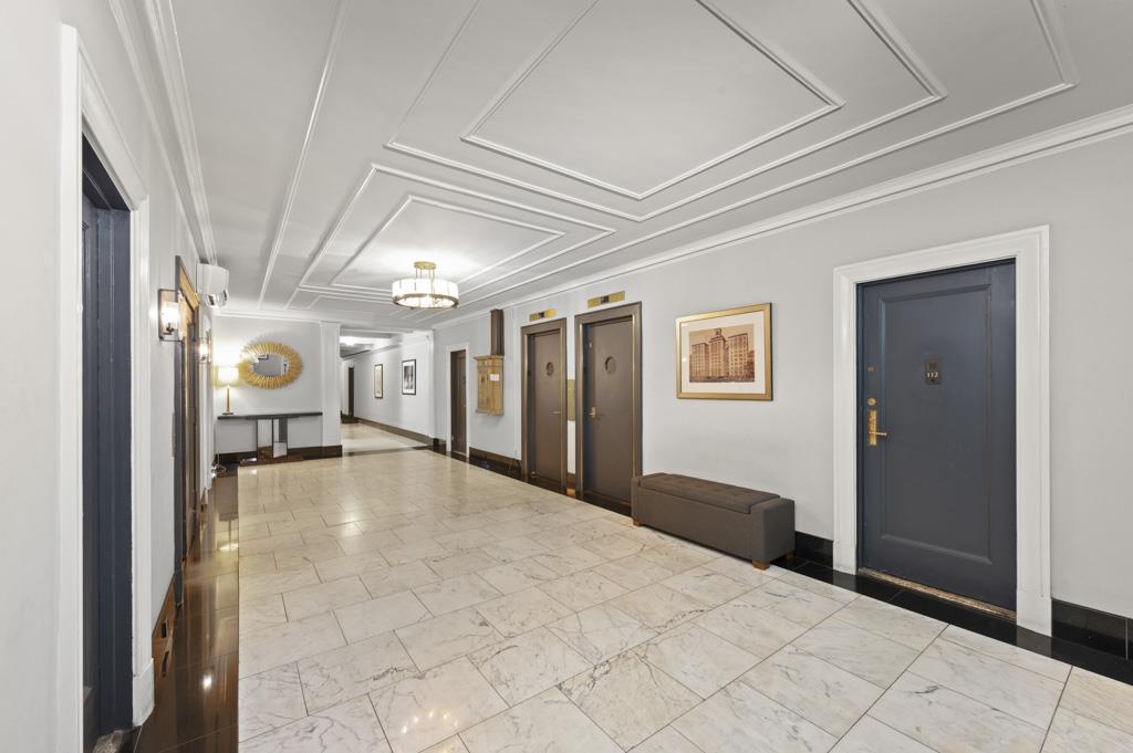 325 W 45th Street 403-a Property Photo 6