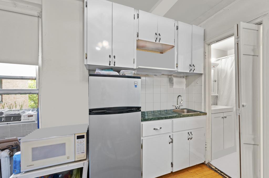 325 W 45th Street 403-a Property Photo 8