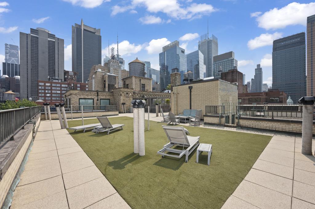 325 W 45th Street 403-a Property Photo 11