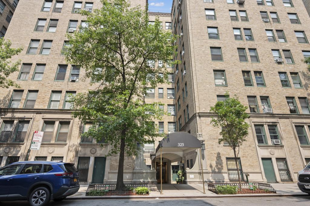 325 W 45th Street 403-a Property Photo 16