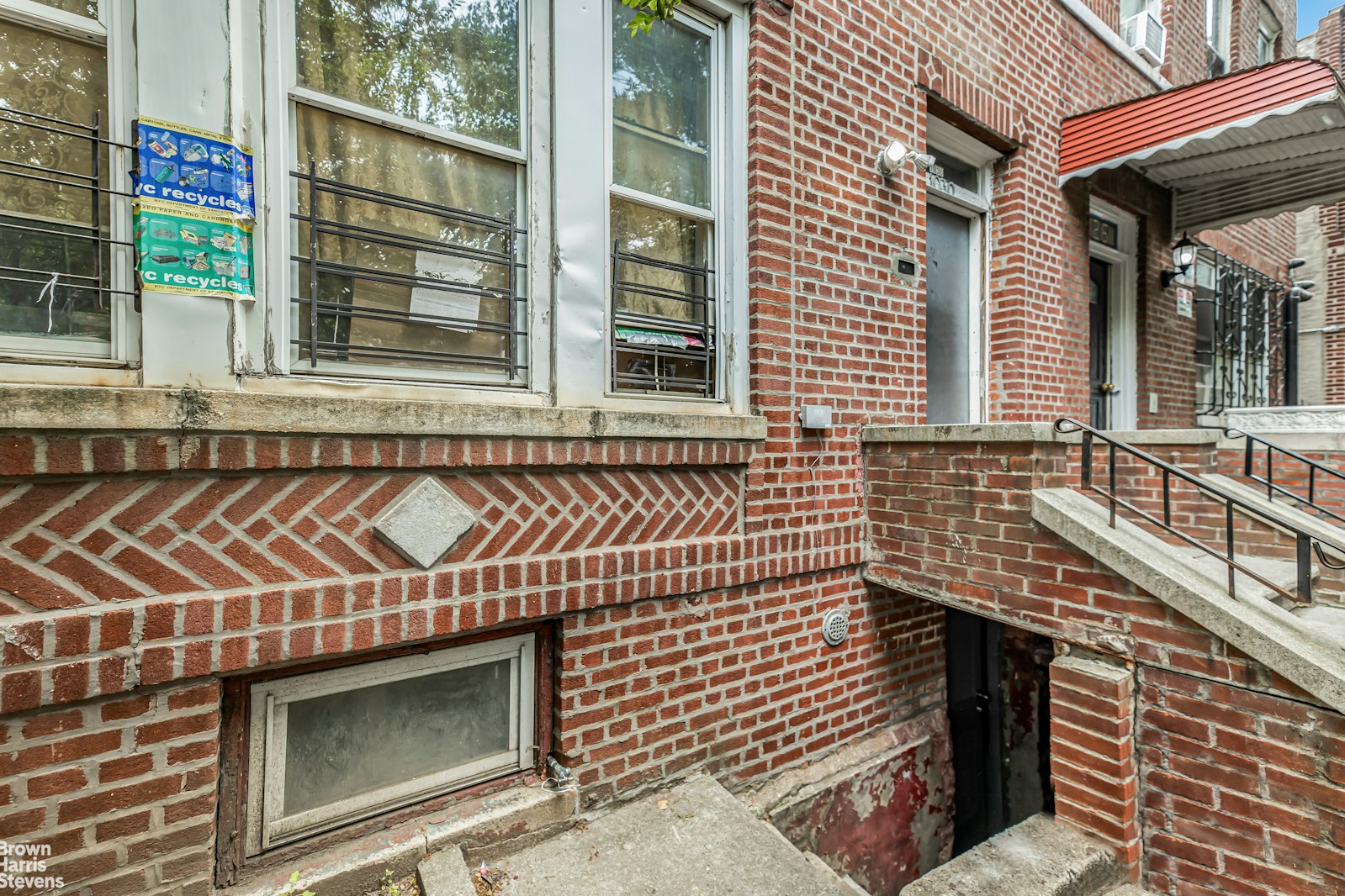 1030 Longfellow Avenue Property Photo 3