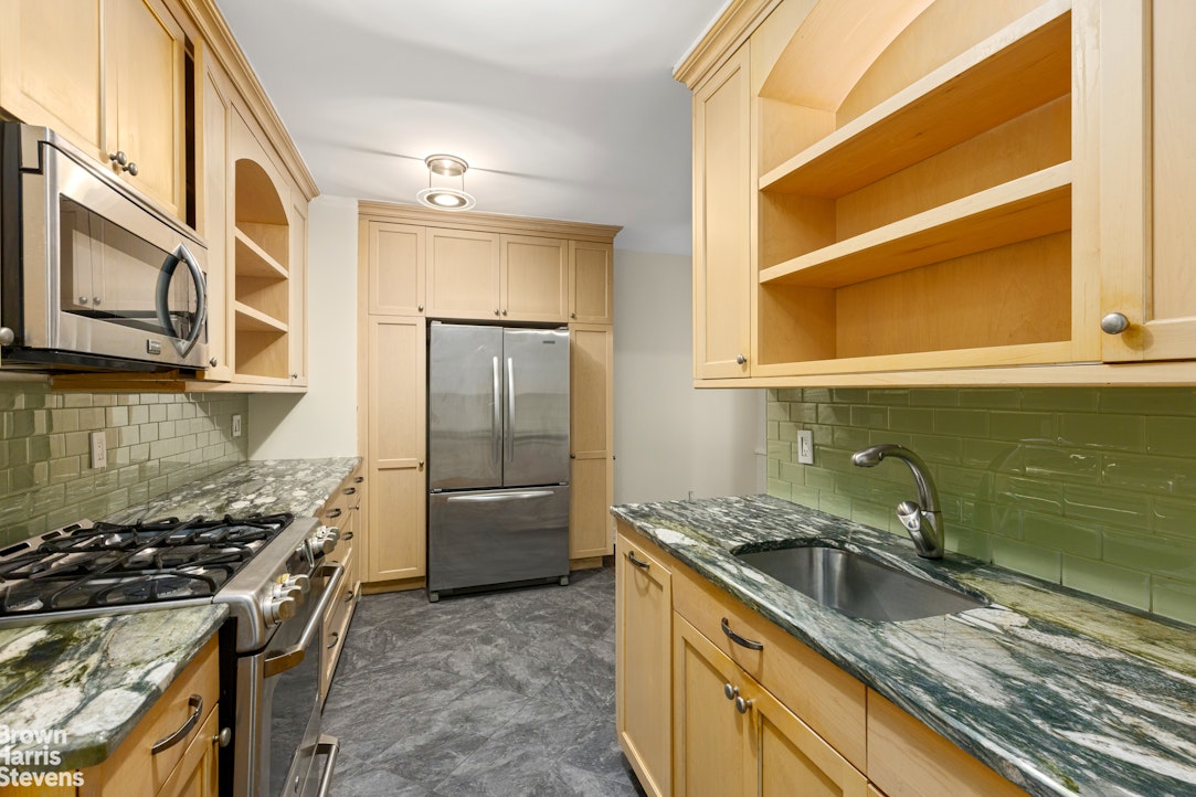 116 Pinehurst Avenue D11 Property Photo 5