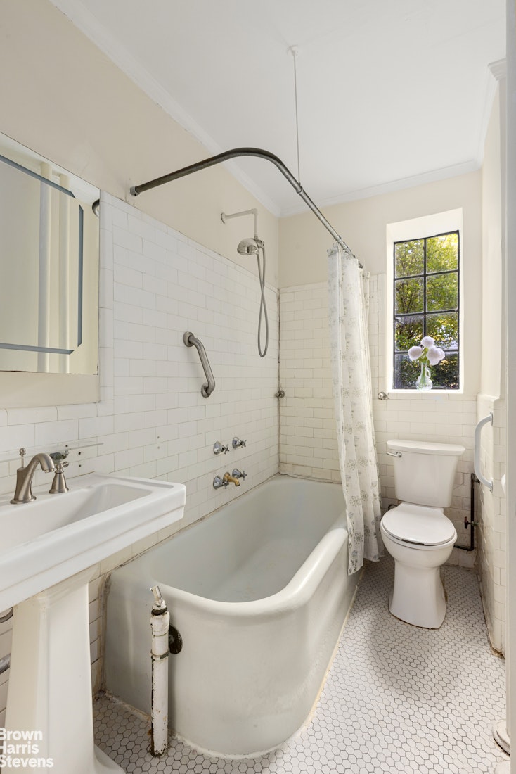 116 Pinehurst Avenue D11 Property Photo 7