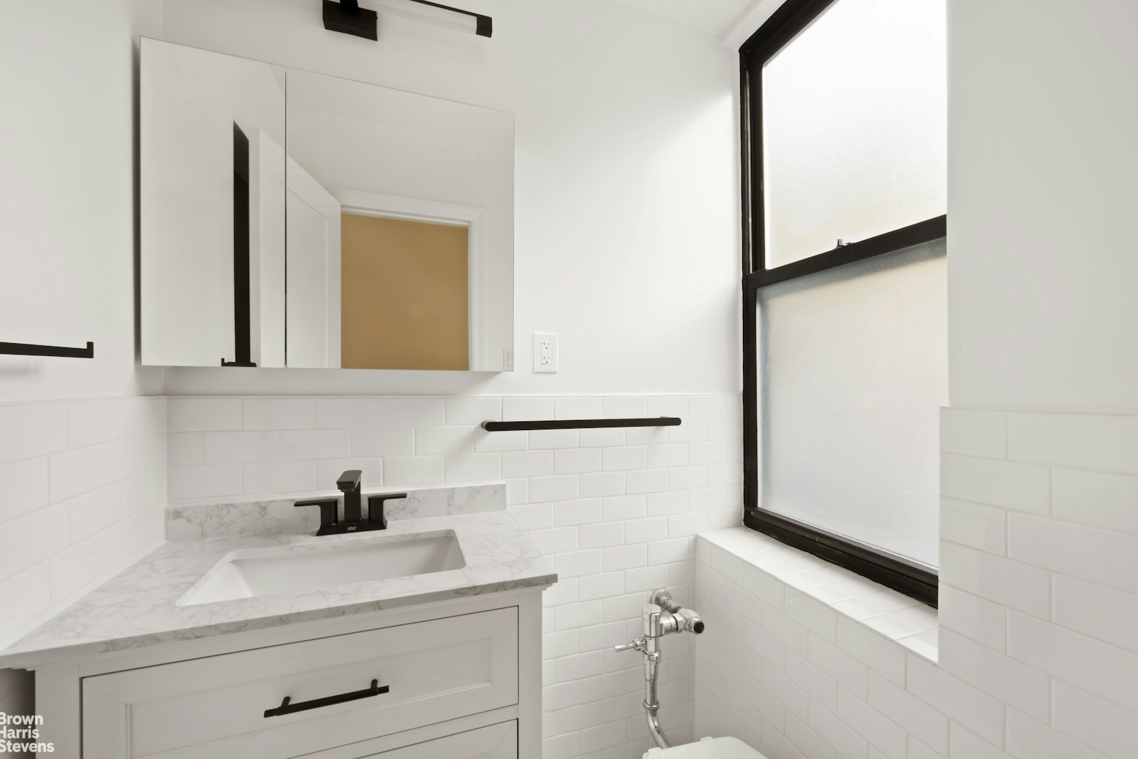 675 Walton Avenue 1b Property Photo 9