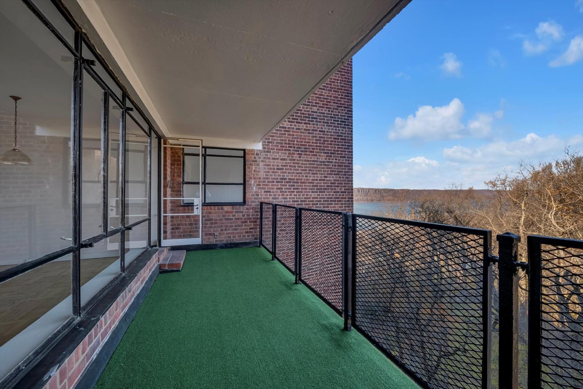 2727 Palisade Avenue 12-A Property Photo 1