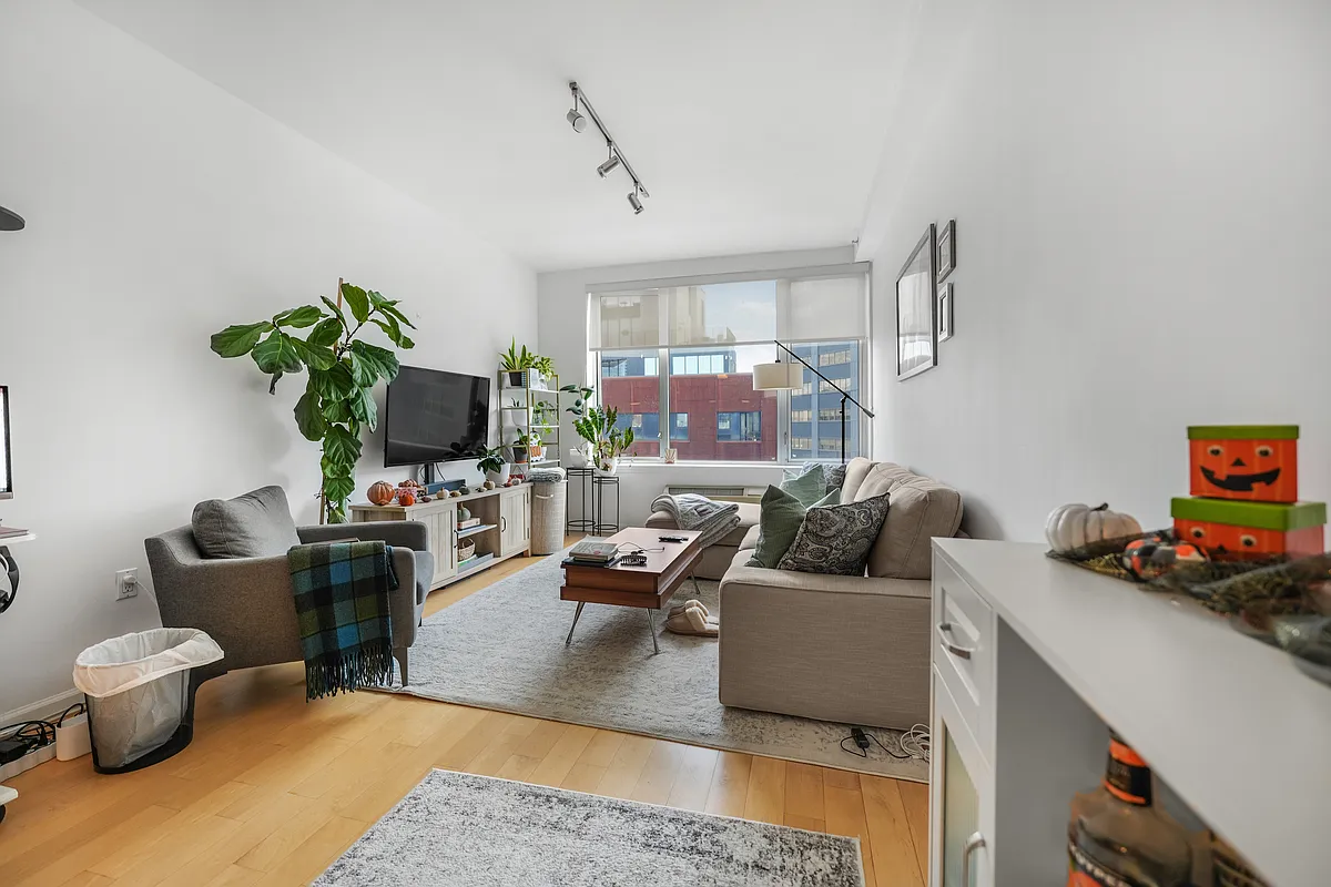 1311 Jackson Avenue 7D Property Photo 1