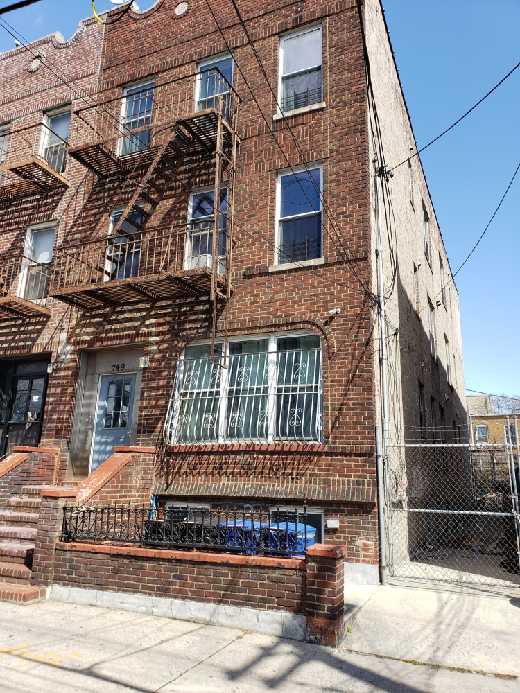749 PENNSYLVANIA Avenue Property Photo 1