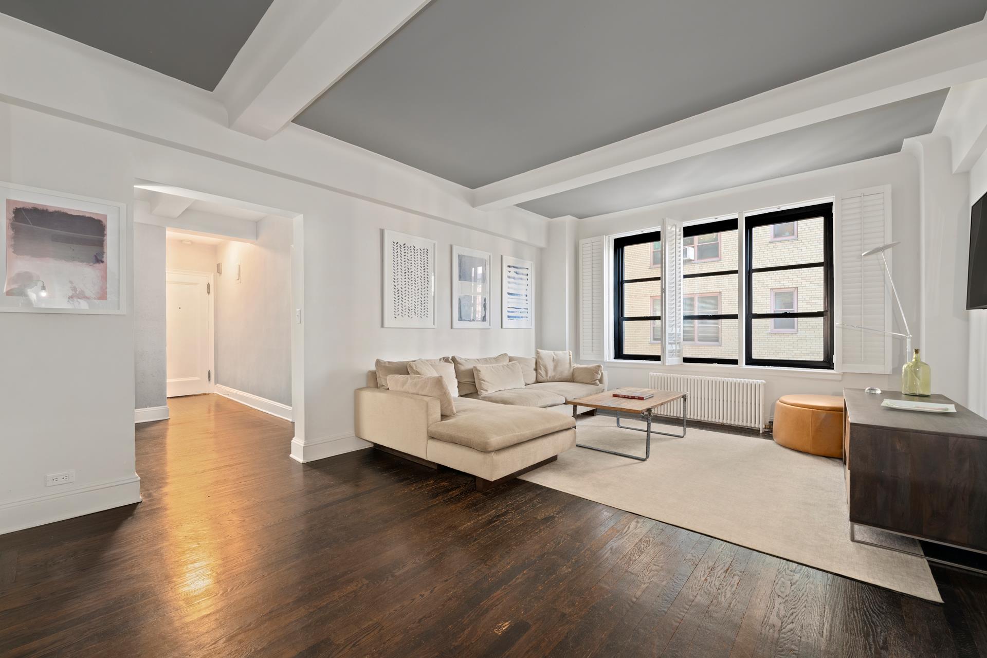 235 E 22nd Street 8l Property Photo 1