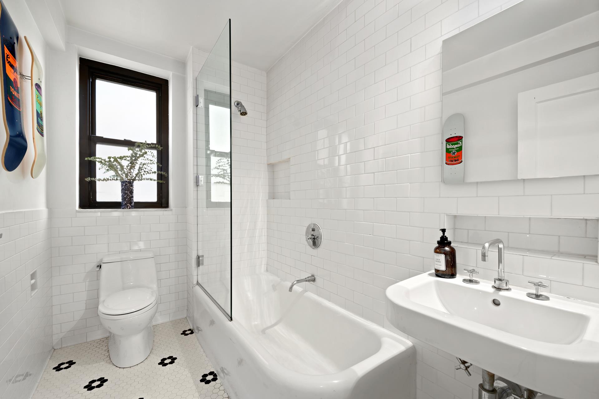 235 E 22nd Street 8l Property Photo 7