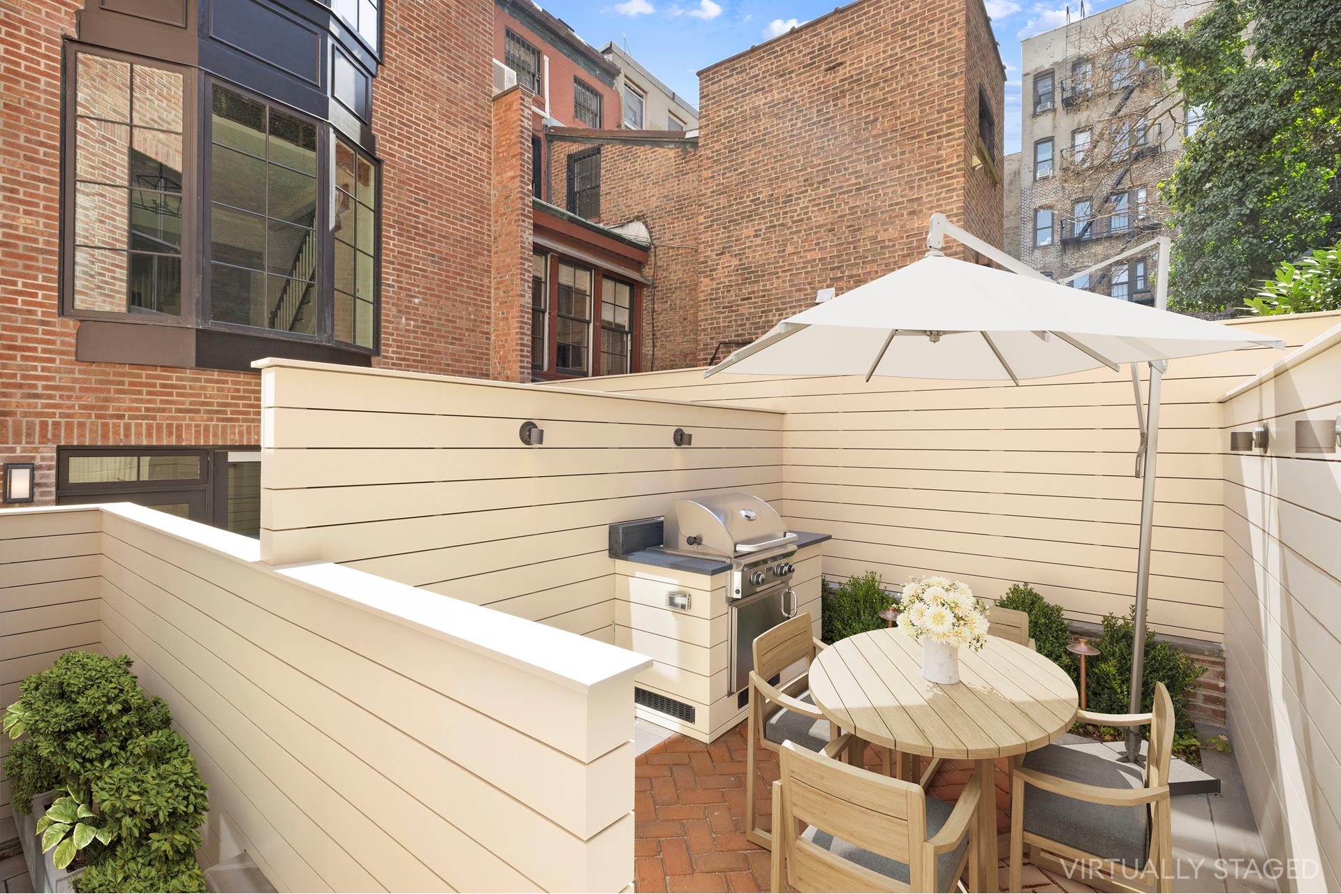 156 W 10th Street Property Photo 4
