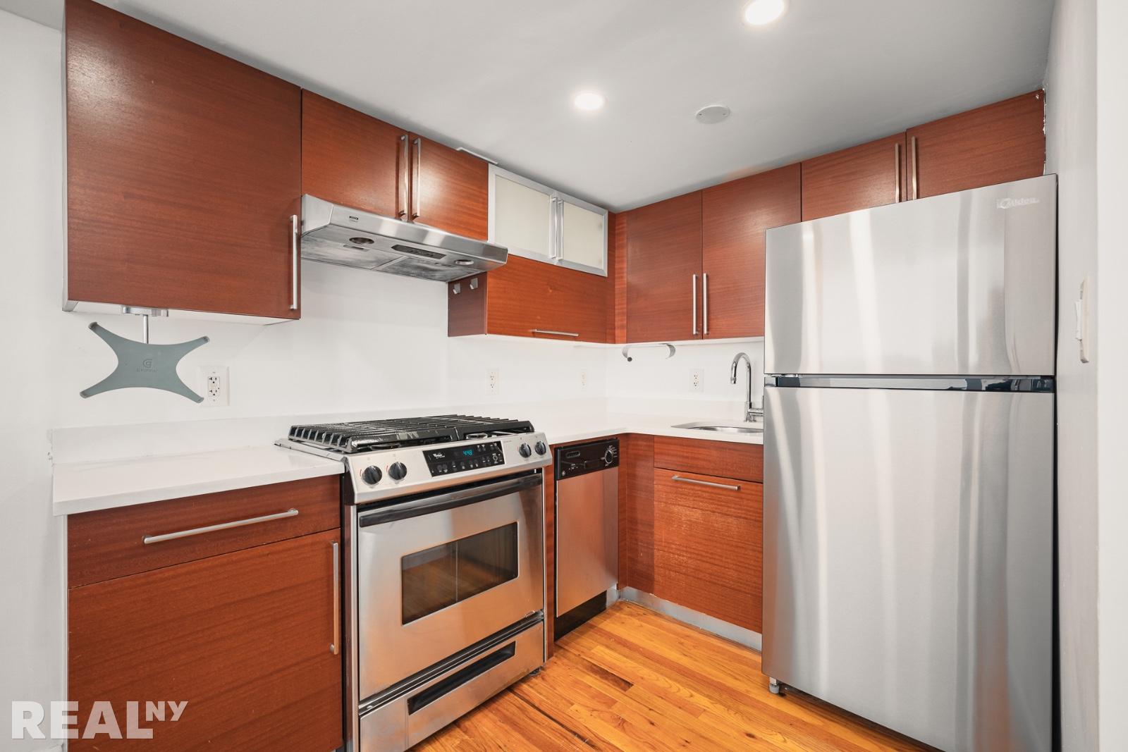 184 Thompson Street 5v Property Photo 4