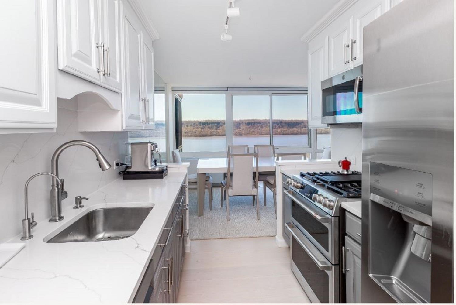 2521 Palisade Avenue 8c Property Photo 4