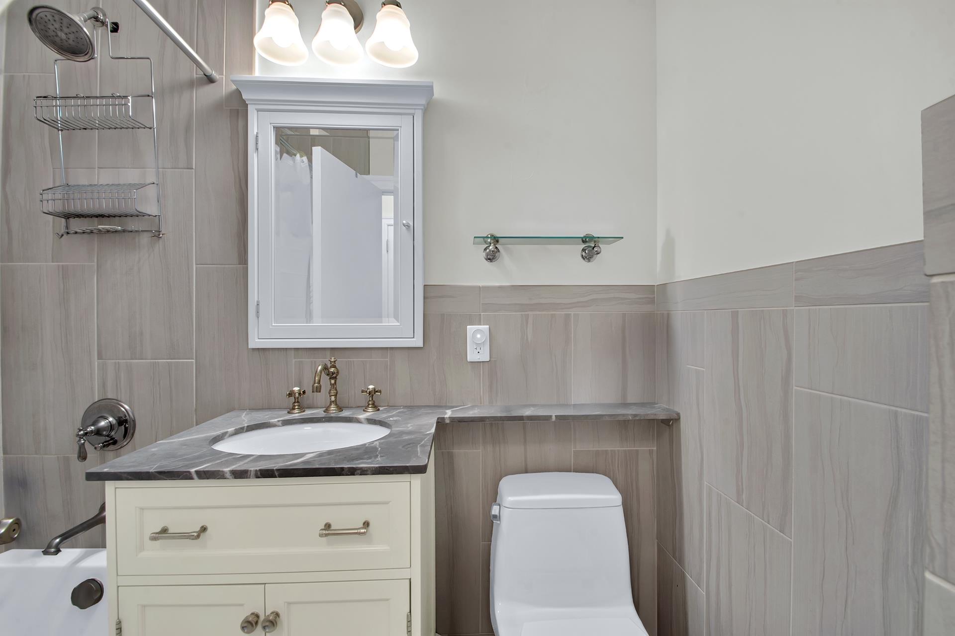 575 Main Street 1611 Property Photo 5