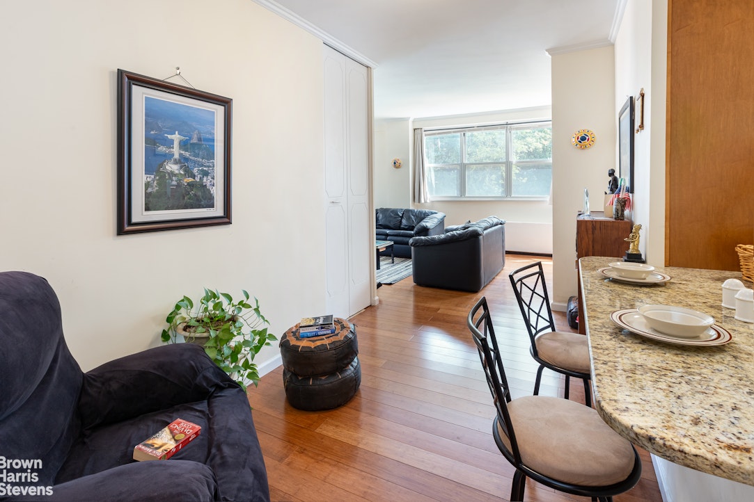 555 Kappock Street 2e Property Photo 2
