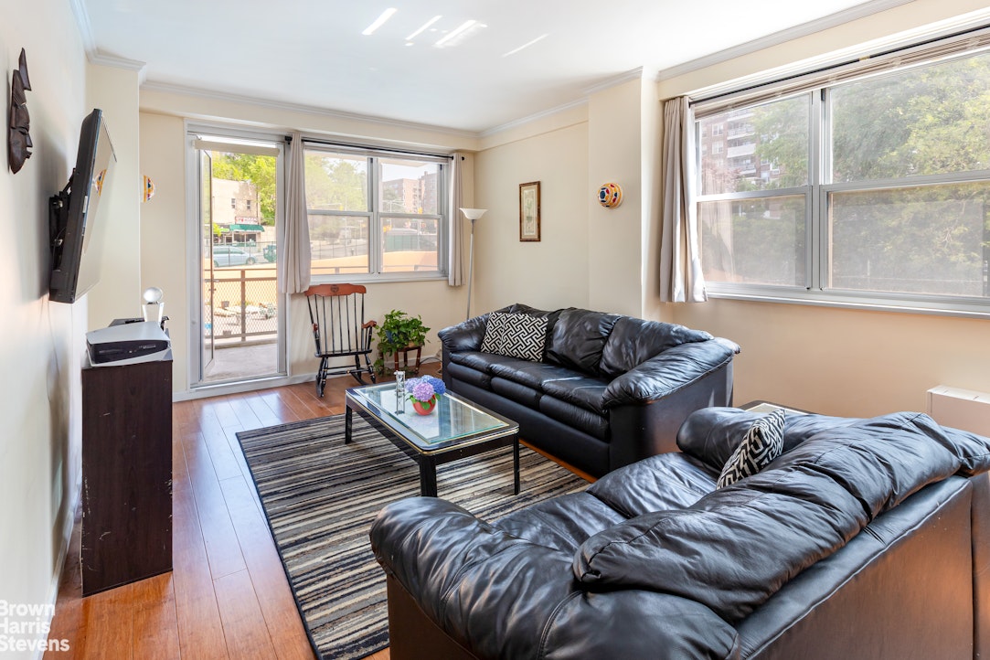 555 Kappock Street 2e Property Photo 4