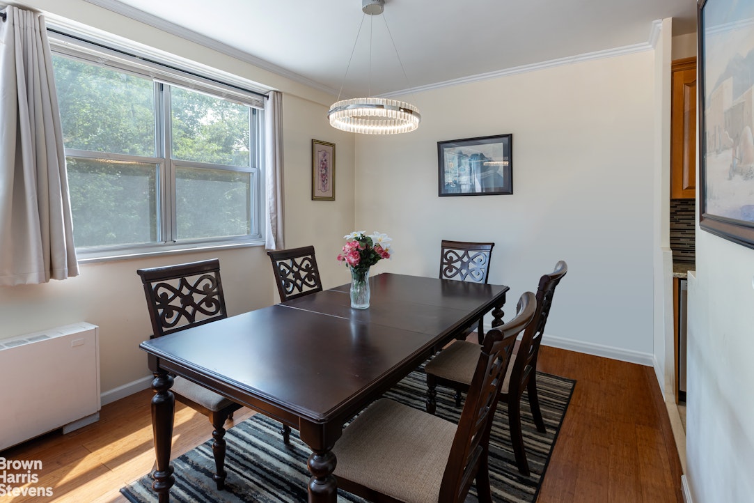 555 Kappock Street 2e Property Photo 7