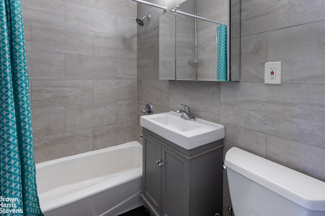 555 Kappock Street 2e Property Photo 11