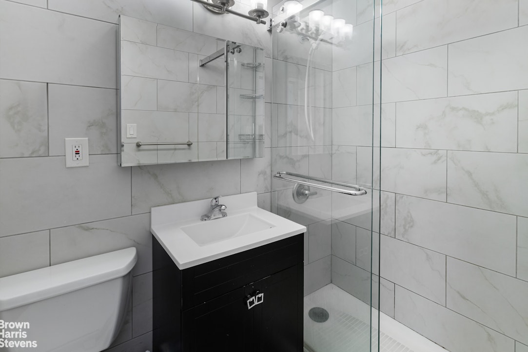 555 Kappock Street 2e Property Photo 12