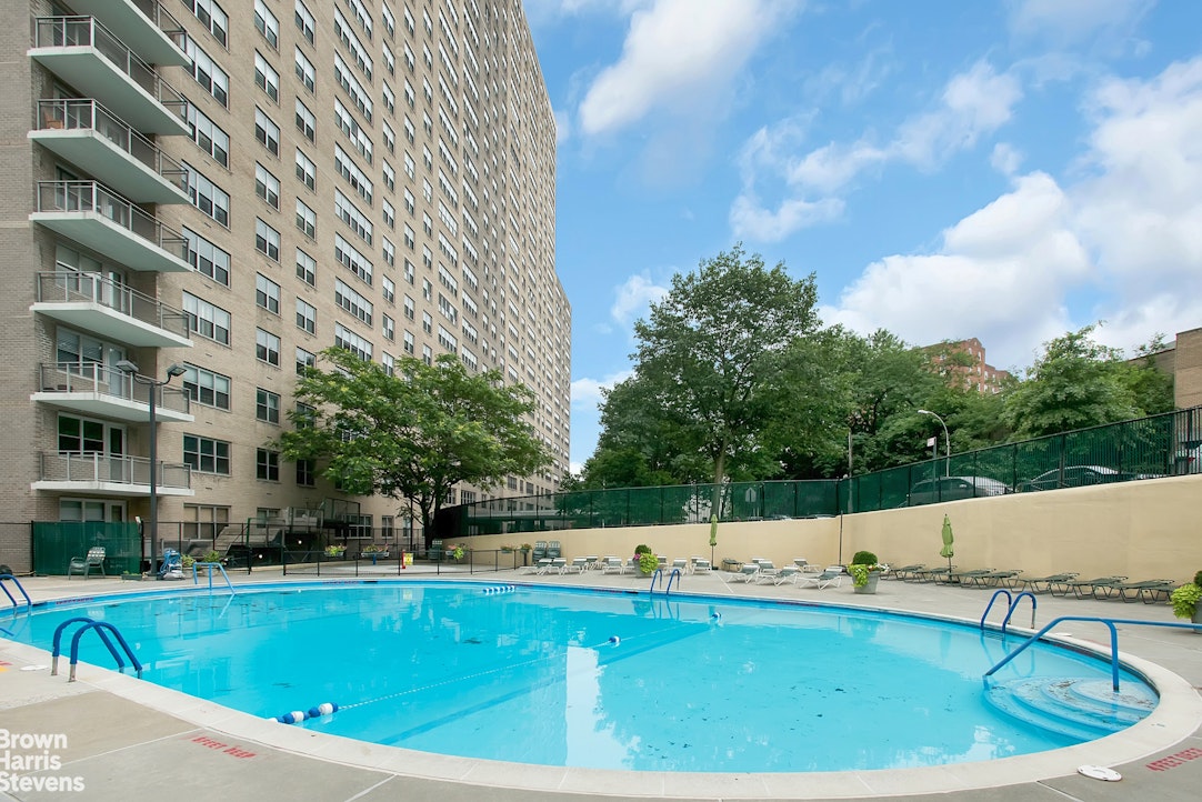 555 Kappock Street 2e Property Photo 16
