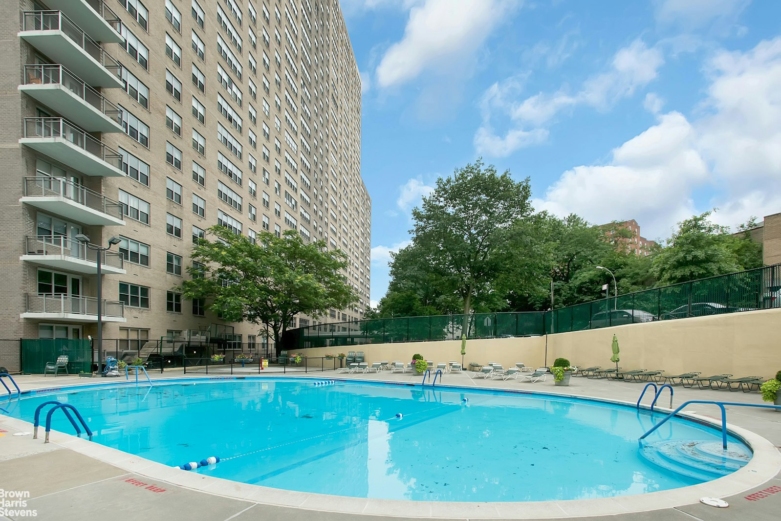 555 Kappock Street 2e Property Photo 35